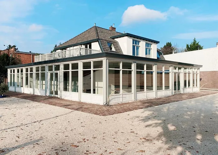 Luxurious Historical Loft Close To The Beach!!